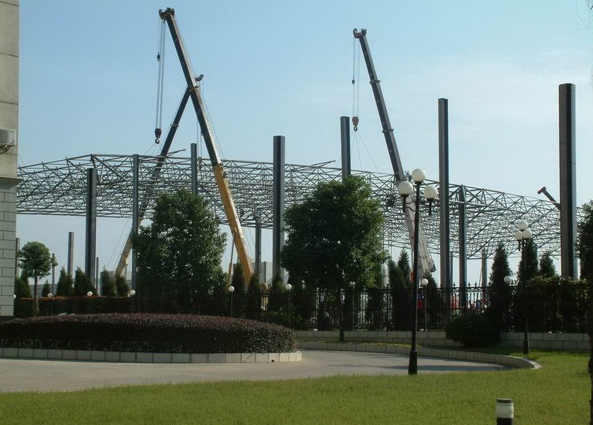 舞钢加油站罩棚网架